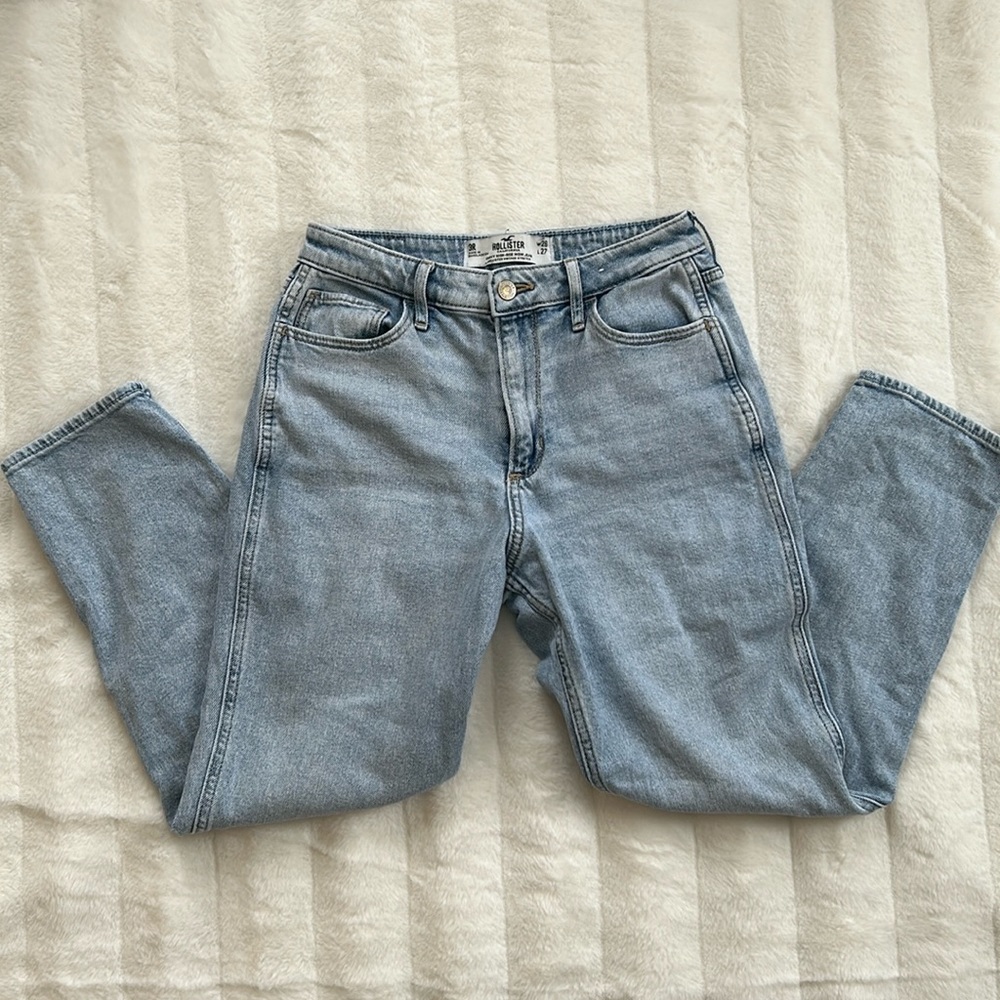 Hollister Curvy High-Rise Jeans